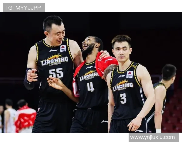 辽宁男篮捧起CBA总冠军奖杯,震撼夺冠十连冠王朝再现 辽宁男篮捧起CBA总冠军奖杯,震撼夺冠十连冠王朝再现